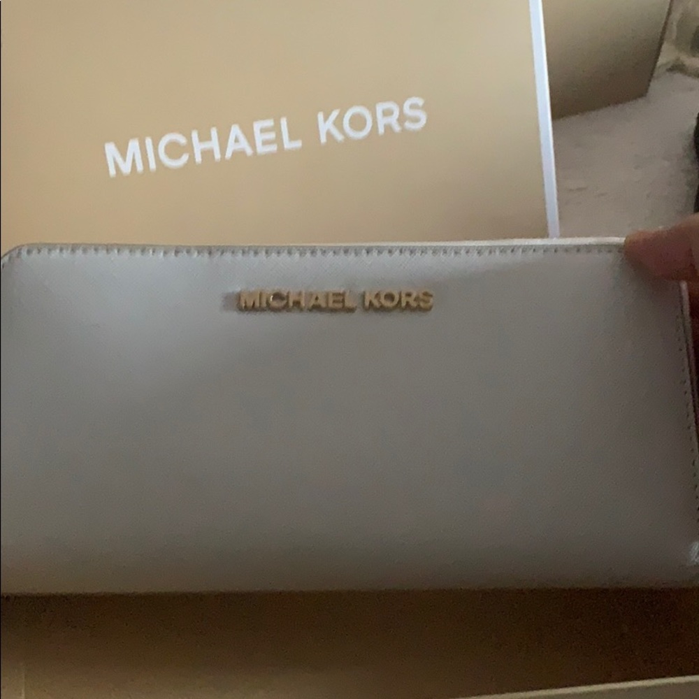 Michael Kors Wallet - Picture 2 of 5